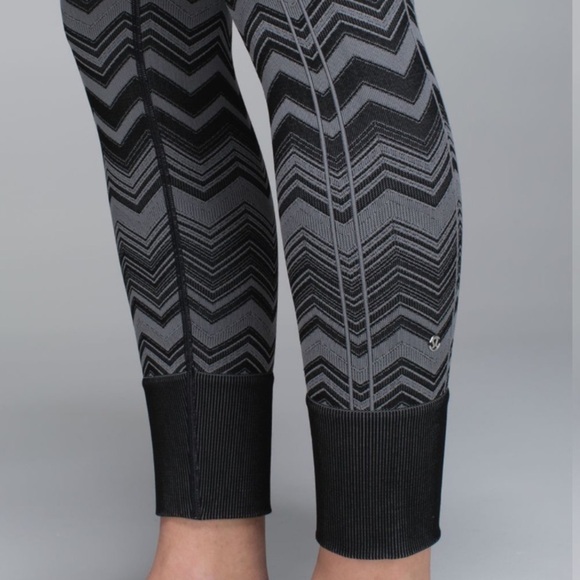 Lululemon Athletica Dynamic Black and Gray Leggings - Picture 7 of 8